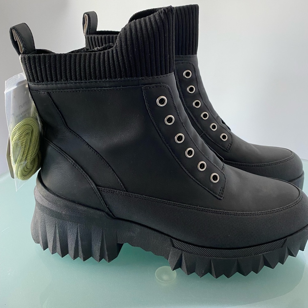Nurture by Lamaze Black Waterproof Lug Sole Combat Boots – Size 9.5 – NWT